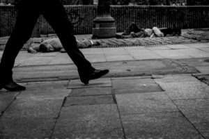 How Street Photography Connects Us to the Unseen Alignments of Everyday Life
