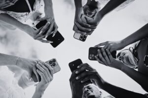 Why You Lose Track of Time on Social Media